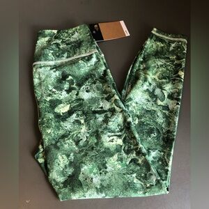 North Face Women's Leggings Vibrant Green Size Medium NWT